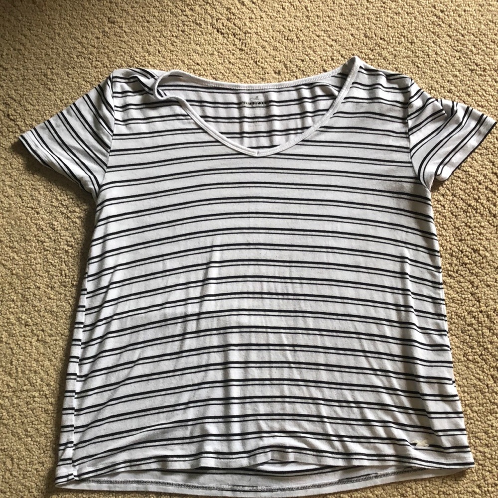 Hollister/small/white and black striped shirt